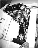 写真3 3次行程逐次鍛造用上シフト装置